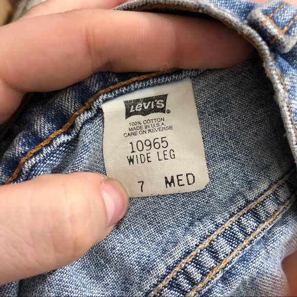 Vintage distressed Levi’s shorts - Picture 5 of 5